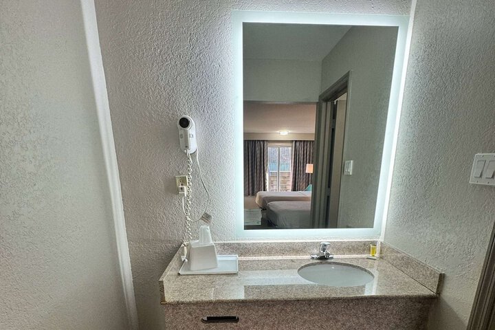Room 11 of 25