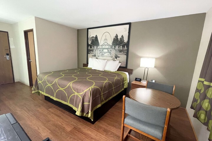 Room 10 of 24