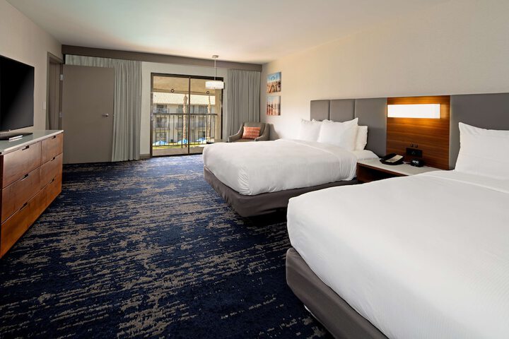 DoubleTree by Hilton Hotel Bakersfield