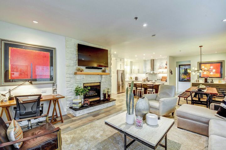 Modern Condo + Golf Course View Near Hiking!