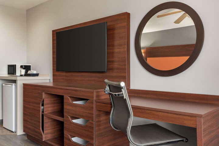 Travelodge by Wyndham Depoe Bay