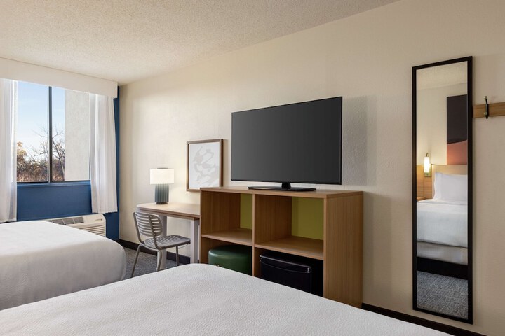 Room 25 of 39