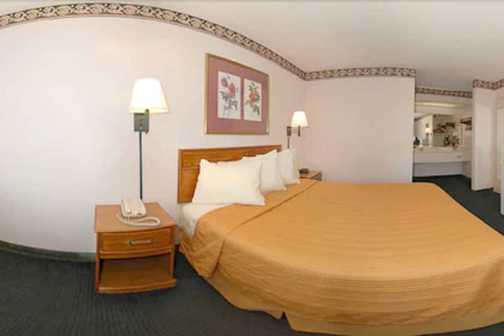 Room 18 of 37