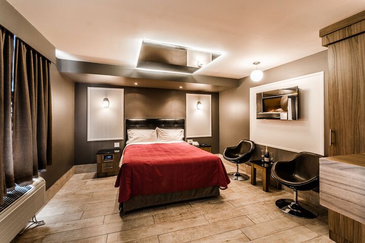 Room 70 of 83