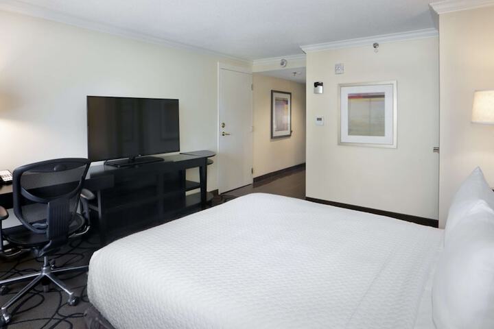 Room 83 of 131
