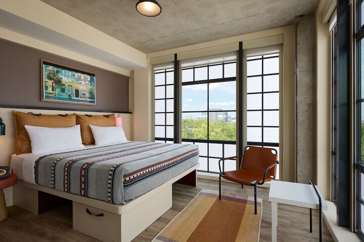 Room 27 of 42