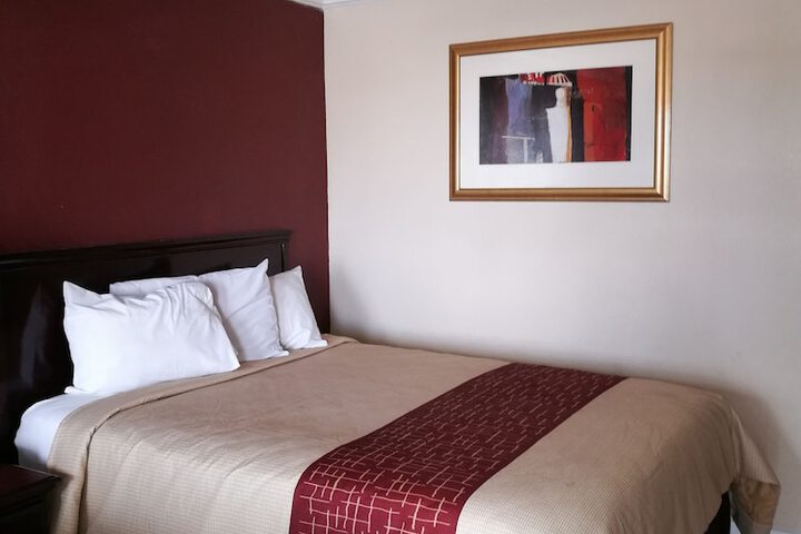 Room 11 of 16