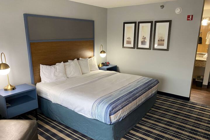 Room 25 of 49