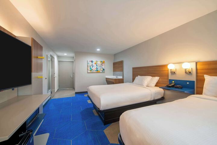 Room 14 of 33