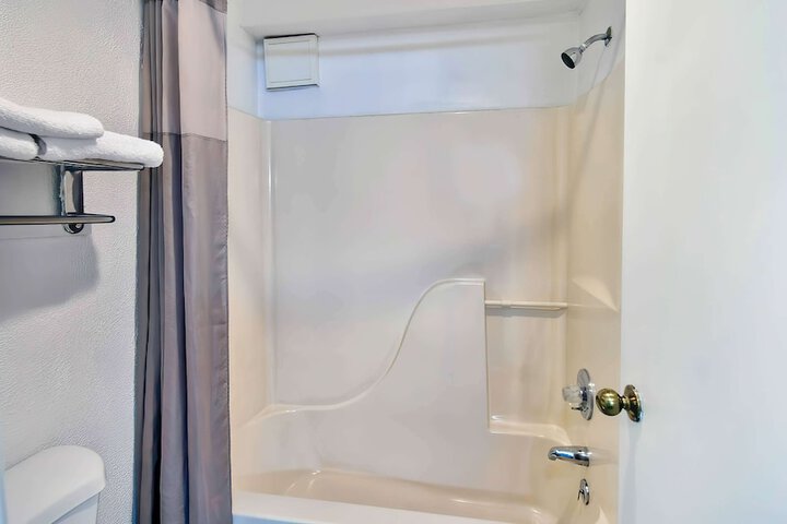 Room 15 of 26