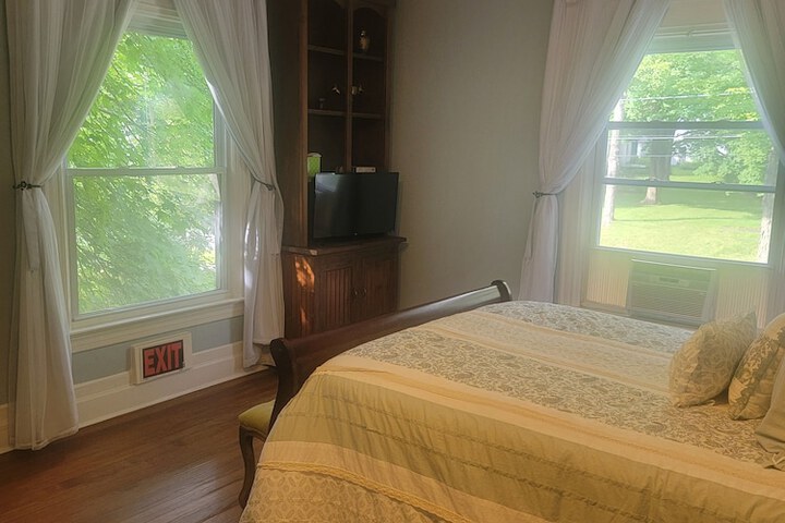 Room 12 of 28