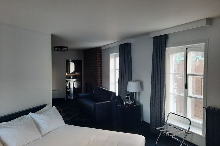 Room 49 of 62