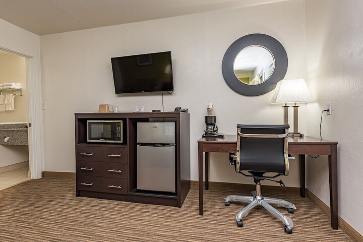 Room 25 of 32