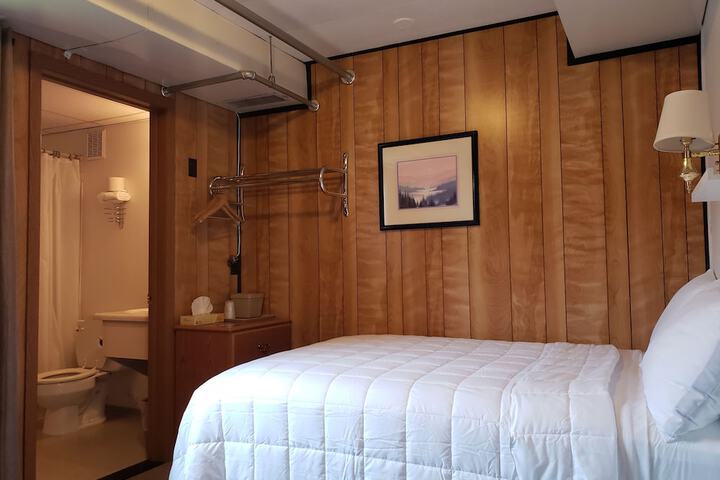 Room 25 of 40
