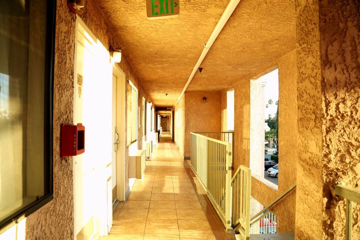 Ballroom/Hall 33 of 34