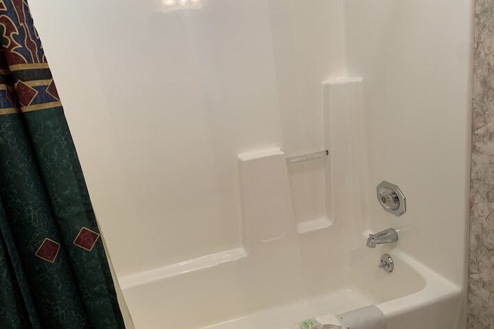 Room 34 of 188