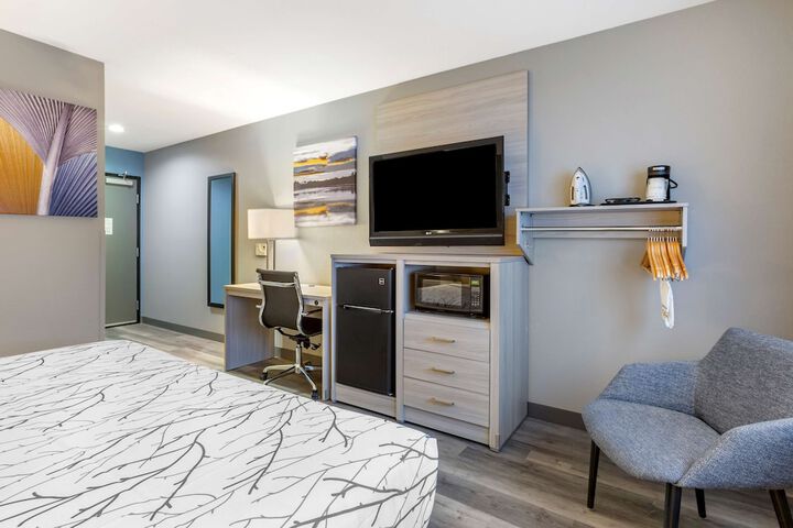 Room 8 of 25