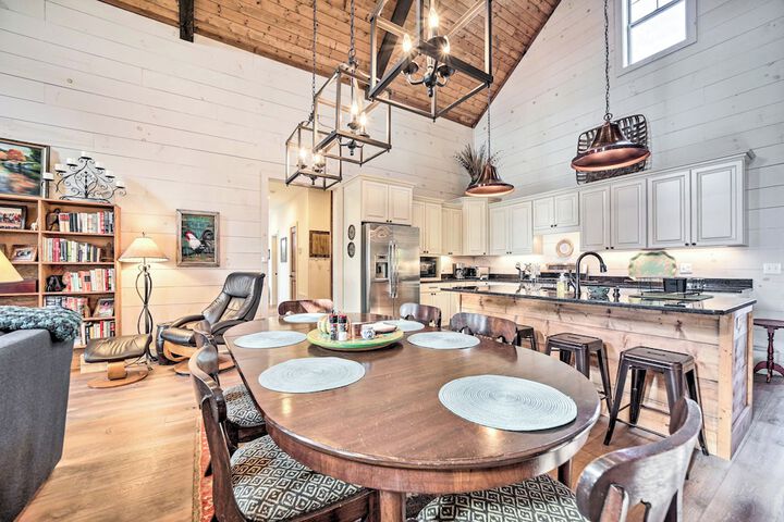 On 22 Acres: Cullowhee Craftsman Home w / Mtn Views