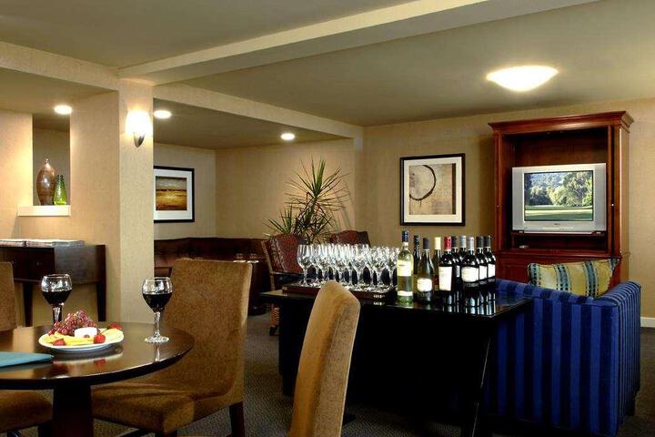 DOUBLETREE BY HILTON NORWALK