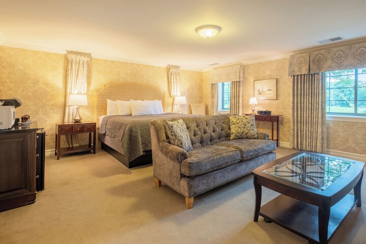 Room 108 of 187