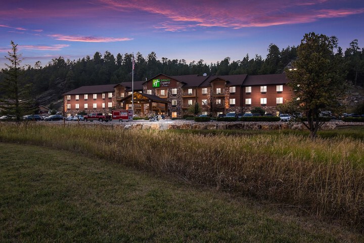 Holiday Inn Express Hotel & Suites Custer by IHG