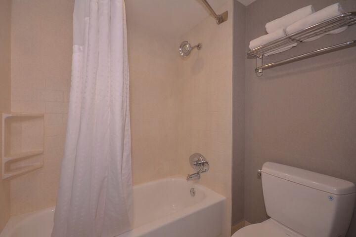 Holiday Inn Express Fayetteville- Univ of AR Area by IHG