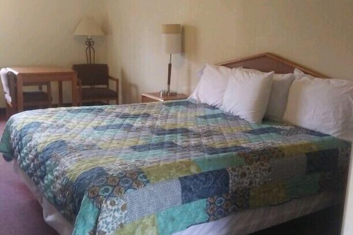 Whispering Creek Lodging & RV Resort
