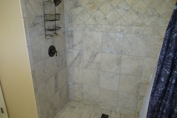 Room 33 of 64