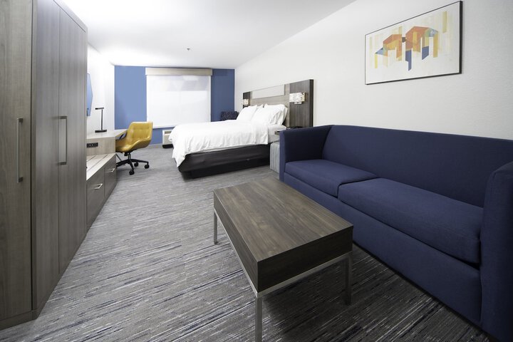 Room 40 of 79