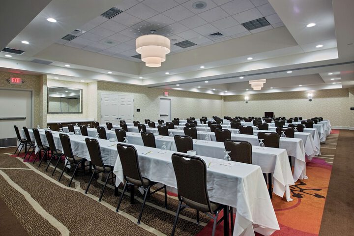 Hilton Garden Inn Lincoln Downtown / Haymarket