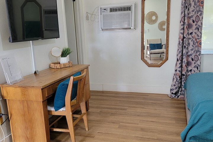 Room 4 of 17