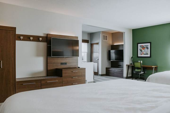 Room 36 of 77