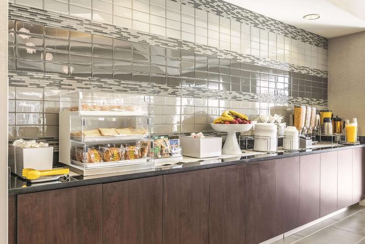 La Quinta Inn & Suites by Wyndham Alexandria Airport