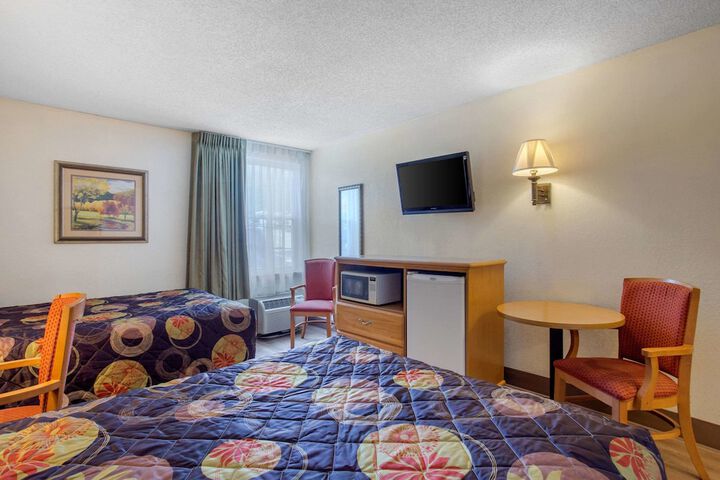 Room 13 of 32