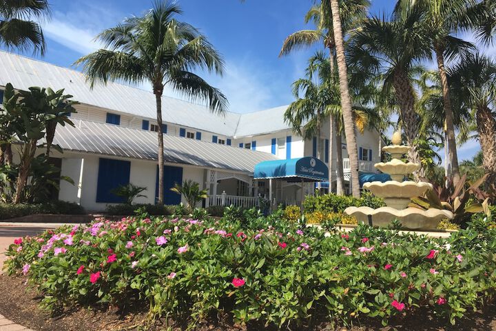Olde Marco Island Inn and Suites