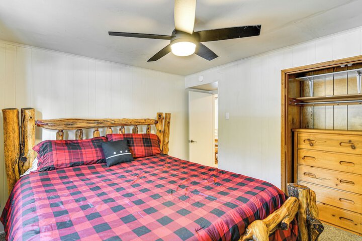 Graeagle Vacation Rental Cabin w / Game Room!