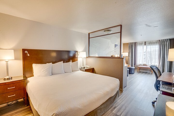 The Ashley Inn & Suites
