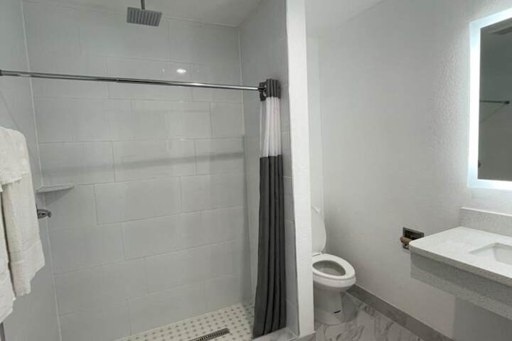 Room 13 of 28