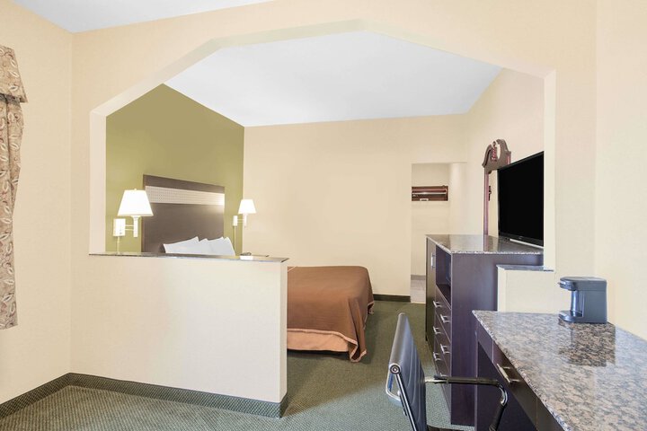 Room 7 of 22