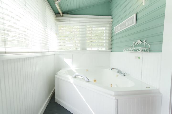 Hot Tub 186 of 206