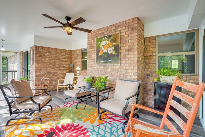 Lakefront Retreat in Jefferson w / Screened Porch!