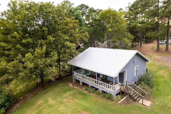 Doyline Cottage w / Large Porch & Lake Access!
