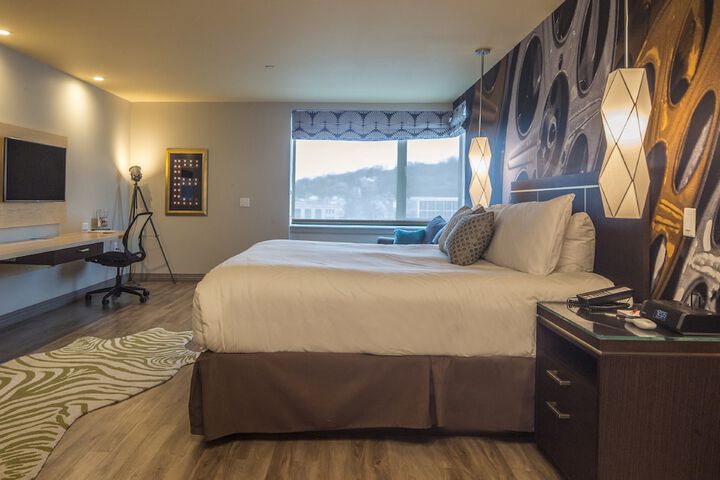 Room 15 of 48