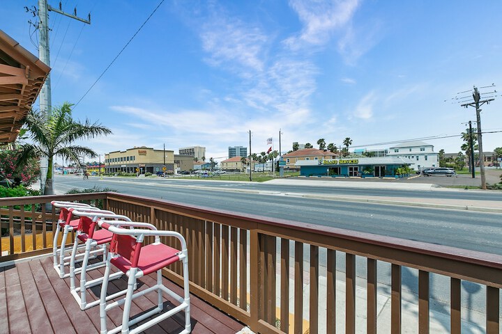 Sundeck 76 of 79