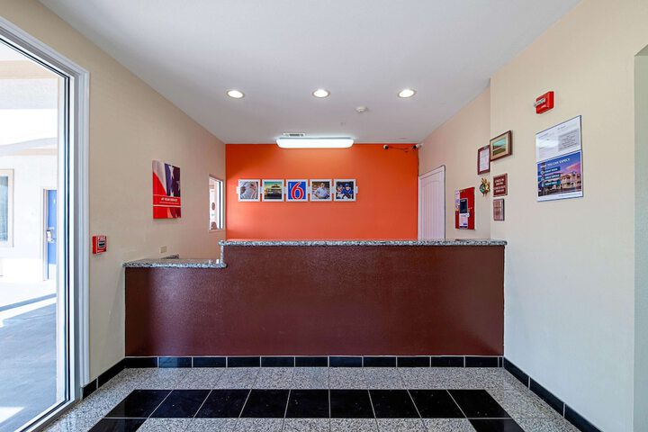 Motel 6 Rhome TX