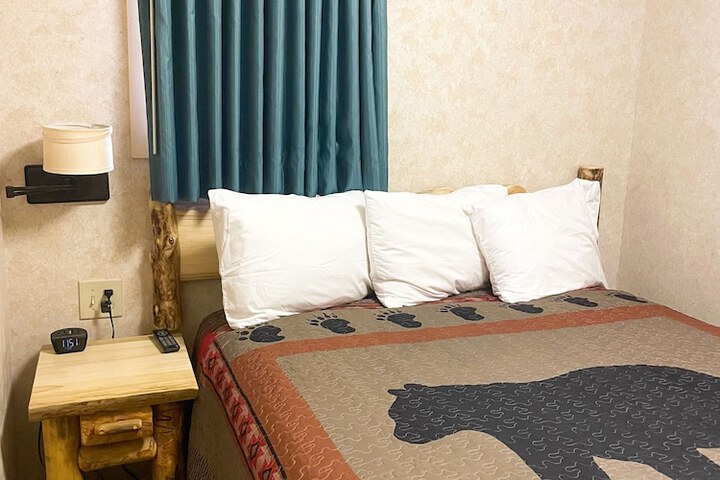 Room 9 of 28