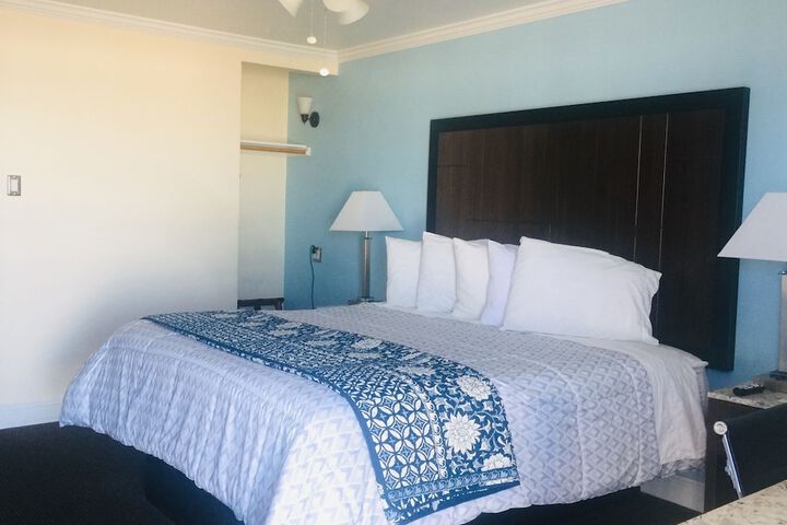 Dolphin Cove Motel