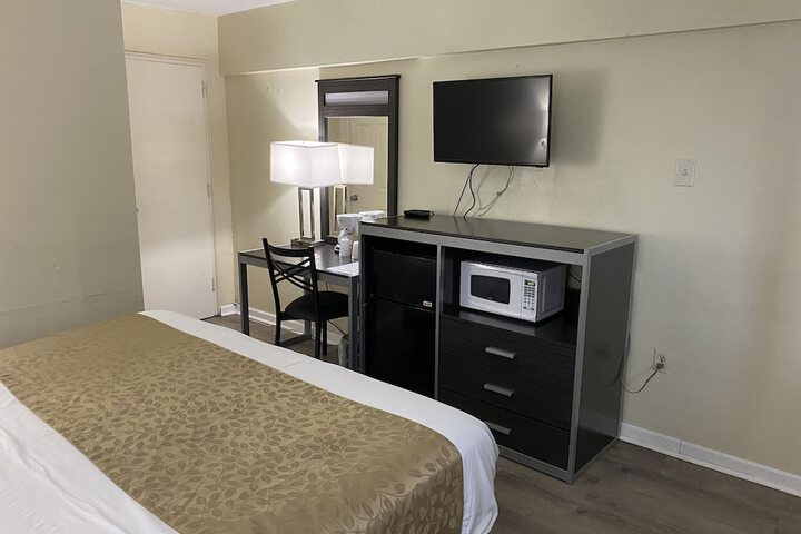 Room 42 of 77
