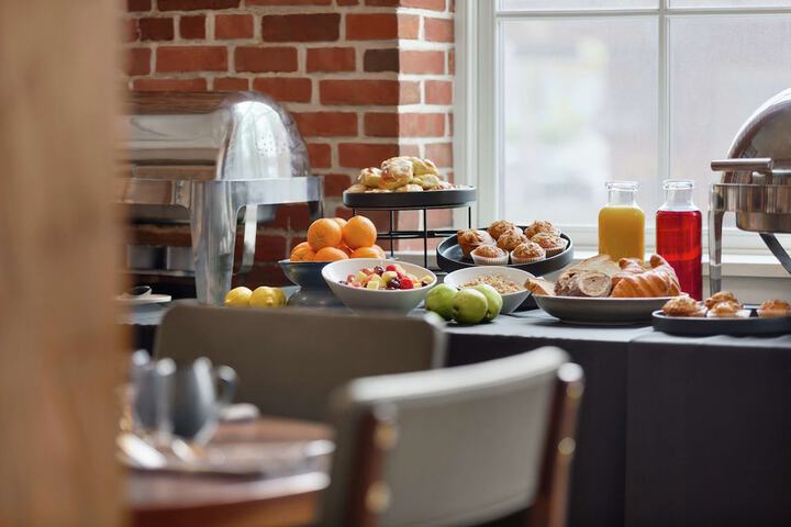 Breakfast/Coffee Service 65 of 75