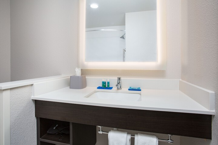 Holiday Inn Express & Suites Rapid City - Rushmore South by IHG